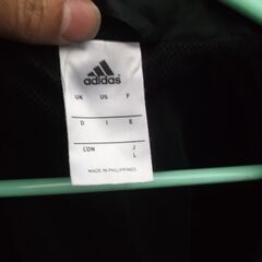 アディダス　　ウインドブレーカー　女性用?　サイズ写真3枚目で確認してください。の画像