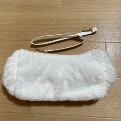 今年流行りの小さなふわふわバック❗️