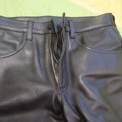 （値下げしました）KADOYA K’ｓレザーパンツ ブーツカット 表記32 カドヤの画像