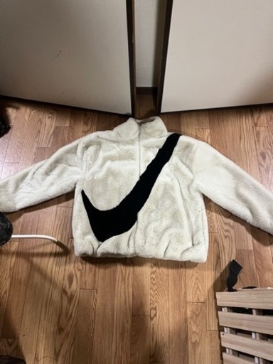 ナイキ　アウター　XXL 作りそこまで大きくないです