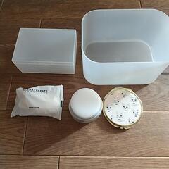 プラスチックケース、キュレルフェイスクリーム、石鹸他