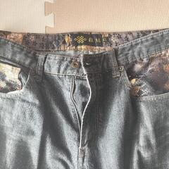 和柄　刺繍　ズボンの画像