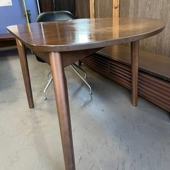 半円型のウッドダイニングテーブル❣️の画像