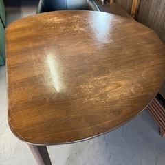 半円型のウッドダイニングテーブル❣️の画像