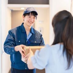 ＼日払い×現金手渡しOK！／軽い荷物でラクラク配送ドライバー✦