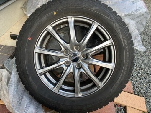 スタッドレスタイヤ　ホイル付き