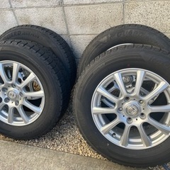 スタッドレスタイヤの画像