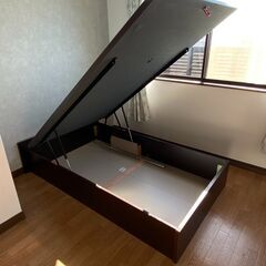 セミダブル　跳ね上げ式ベッドフレーム　美品