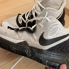 NIKE カイリー5EP バッシュの画像