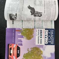 日本語と英語運転免許本セトの画像