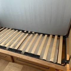 「無印良品のシングルベッドフレーム/背もたれ、引き出し付き」