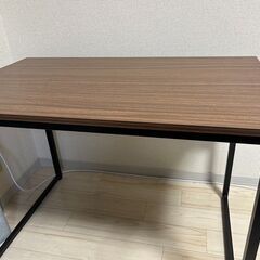 デスク・チェア・キャビネットの画像