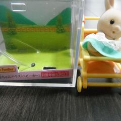 【中古】シルバニアファミリー　B-34 赤ちゃんハウス（ベビーカー）B-32 赤ちゃんハウス（ピアノ）の画像