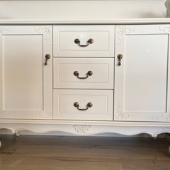 ホワイトキャビネット