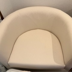 （お渡し先決定済み）1人がけソファ　アイボリーホワイト IKEA 北欧モダン家具の画像