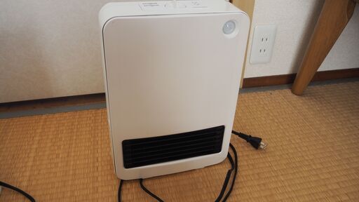 Amazonで約5500円で購入したアイリスオーヤマのセラミックファンヒーター（1200W ~8畳）