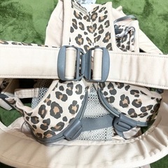 (最終値下げ)ベビービョルン ベビーキャリア ONE KAI ベージュレパード の画像