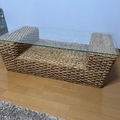 一人暮らし用ガラスのセンターテーブルです。