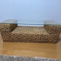 一人暮らし用ガラスのセンターテーブルです。の画像