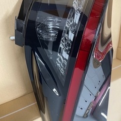 ヤリス　右テールレンズの画像