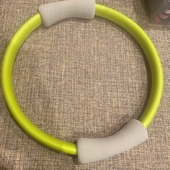 自宅で簡単エクササイズ♪手軽に使えるピラティスリング