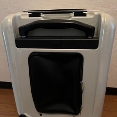 スーツケース　白の画像