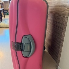 サムソナイトスーツケースの画像