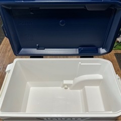 イグルー フリップ＆トウ 90QT (85L) クーラーボックス　IGLOO Flip & Tow 90QT (85L) Coolerの画像