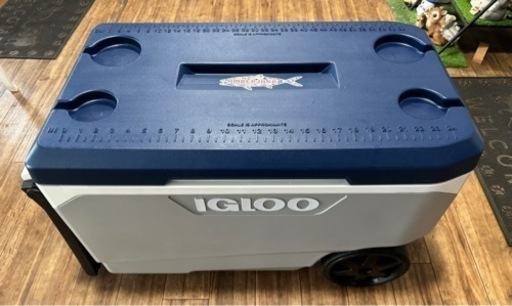 イグルー フリップ＆トウ 90QT (85L) クーラーボックス　IGLOO Flip & Tow 90QT (85L) Cooler