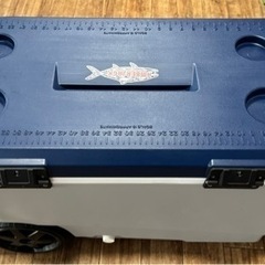 イグルー フリップ＆トウ 90QT (85L) クーラーボックス　IGLOO Flip & Tow 90QT (85L) Coolerの画像