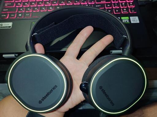 ヘッドフォン Steelseries Arctis 5 2019