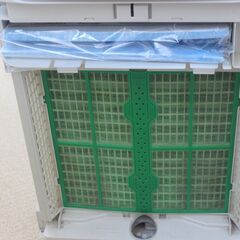 DAIKINダイキン空気清浄機・MCK65KKS-W（※連続使用時間は短いと思いますがボディの白い部分にはシミや汚れがございます）の画像