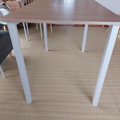 ダイニングテーブルの画像