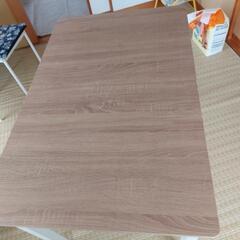 ダイニングテーブルの画像