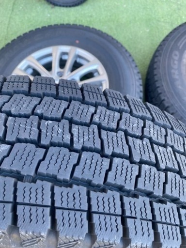 nv350スタッドレスタイヤです。引き取り限定でお願いします。