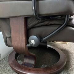 三重、愛知 配達可能 エコーネス EKORNES レノ ストレスレスチェア リクライニングチェア オットマン、サイドテーブル付きの画像