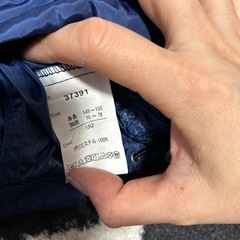 去年購入　ゆったり150 収納パーカー付きウインドブレーカーの画像