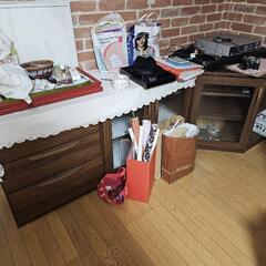 家具、ガラクタ、装飾品、多数