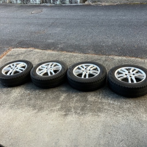 スタッドレスタイヤ　ピレリ　185 65 r15 カローラ