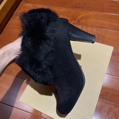 ショートブーツ　ファー付き　M 黒 7センチヒールの画像