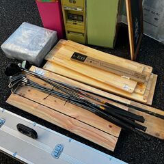 【本日 引取限定】雑貨いろいろまとめて（ゴルフクラブ・未使用パネル・玩具・ワットチェッカーなど）の画像