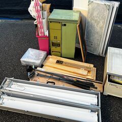 【本日 引取限定】雑貨いろいろまとめて（ゴルフクラブ・未使用パネル・玩具・ワットチェッカーなど）の画像