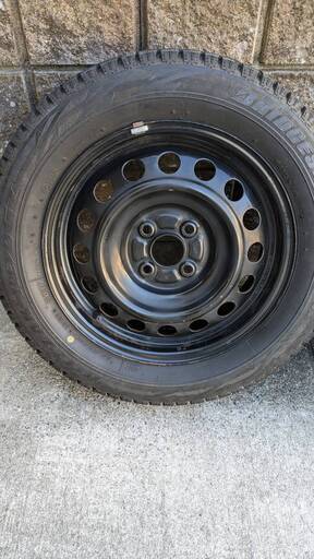 スタッドレスタイヤ　175/65/R15 トヨタ系鉄ホイール付き