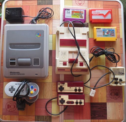 ファミコン　と　スーパーファミコン