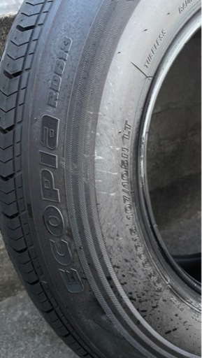 ハイエース　純正タイヤ　新車外し