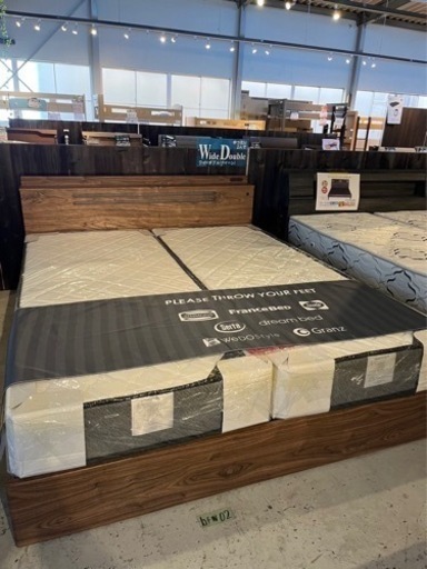 ワイドダブルベッド