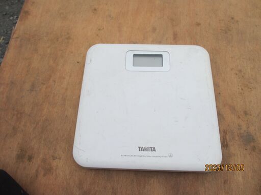 タニタの体重計：表面プラ造り：１００Ｇ～１５０Ｋｇまで