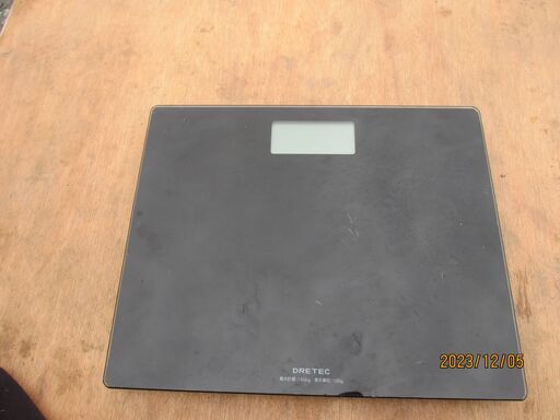 体組成体重計：黒：強化ガラス張り：１Ｋｇ～１５０Ｋｇまで、