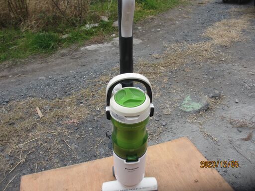 パナソニック電気掃除機：型：MCーSU-１００A：吸い込み仕事率：２５０Ｗ：
