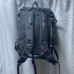 中古　定価11,000円 人気商品 KiU 防水リュックサック ダブルポケット 18Lの画像